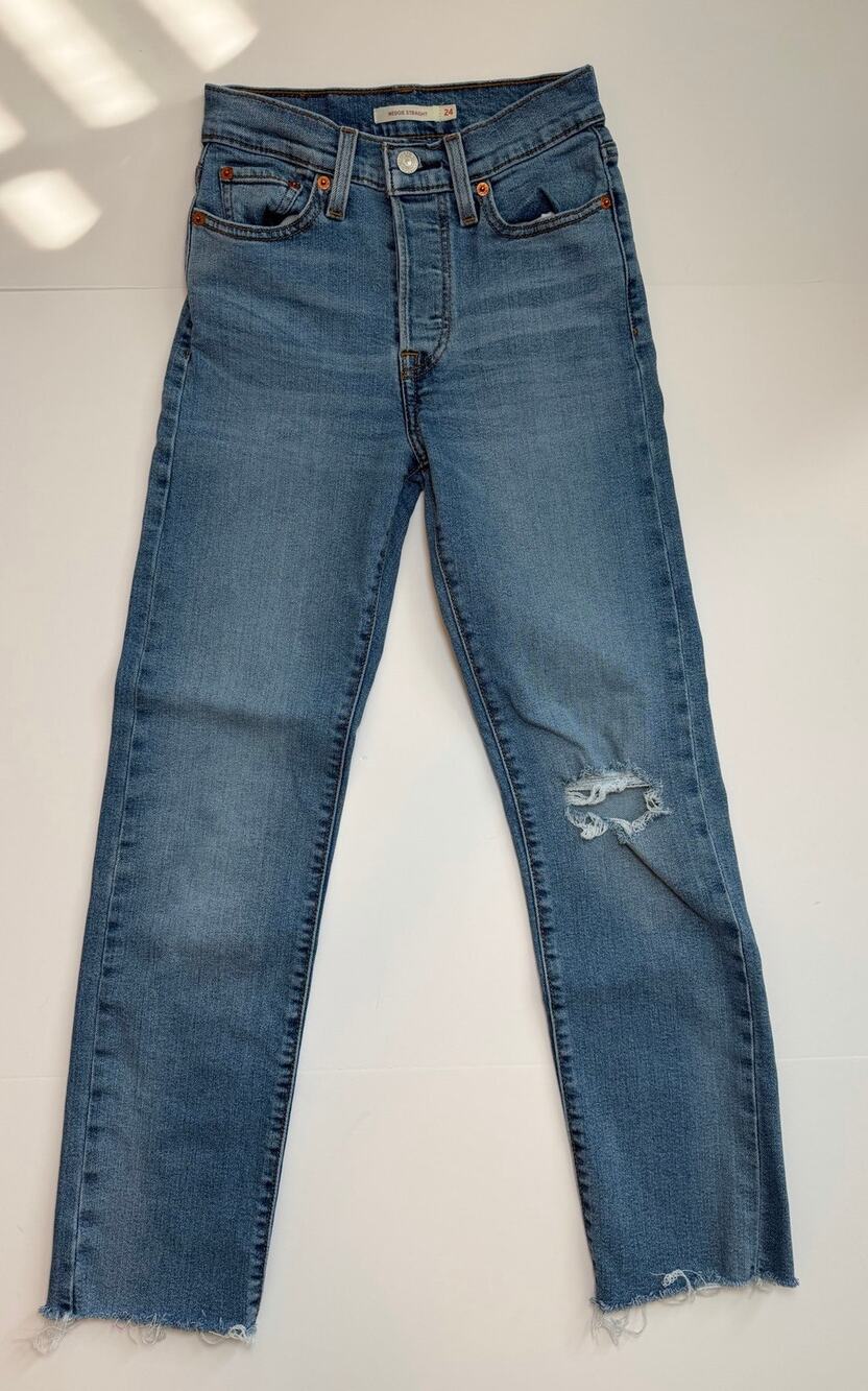 Levi’s Wedgie Straight Size 24 Inseam 27 inches Frayed edges Women's Jeans